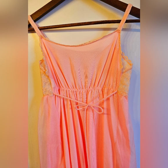 Cheeky little vintage lingerie 👙 - Picture 6 of 10